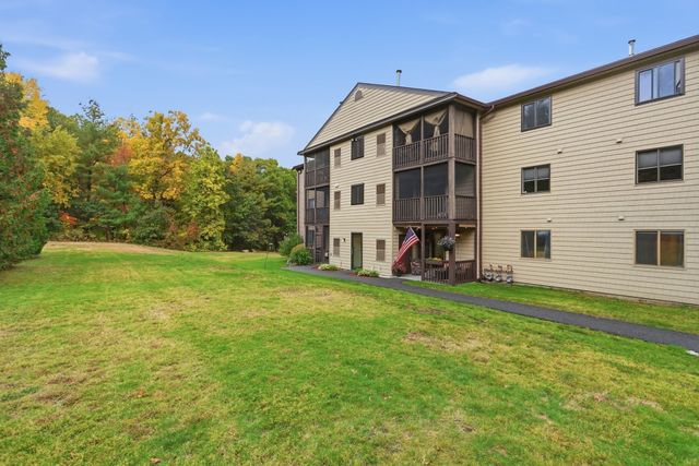 10 Village Ln 15, Tyngsborough, MA 01879