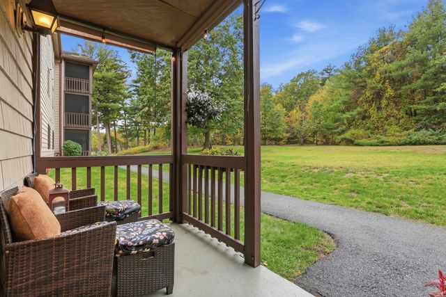 10 Village Ln 15, Tyngsborough, MA 01879