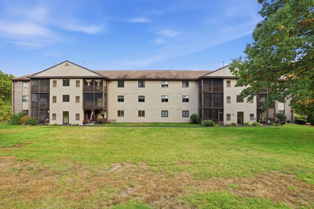10 Village Ln 15, Tyngsborough, MA 01879