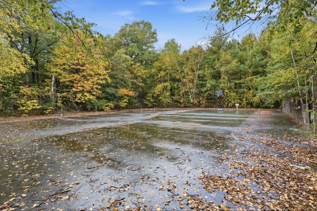 10 Village Ln 15, Tyngsborough, MA 01879
