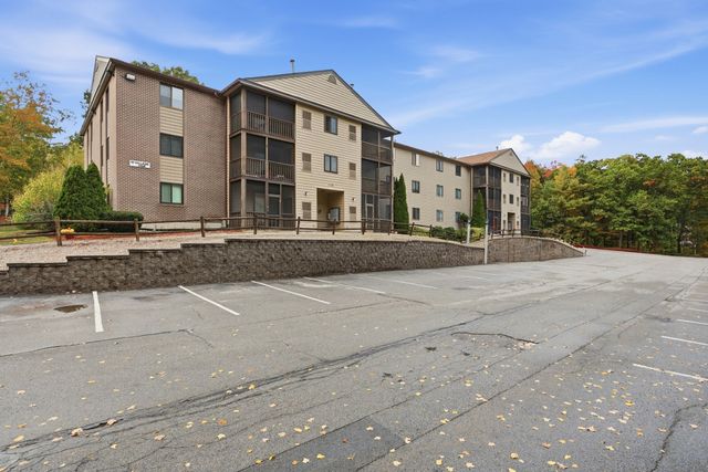 10 Village Ln 15, Tyngsborough, MA 01879