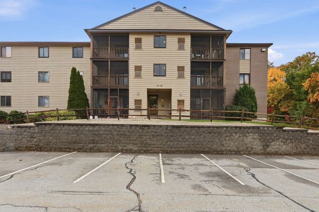 10 Village Ln 15, Tyngsborough, MA 01879