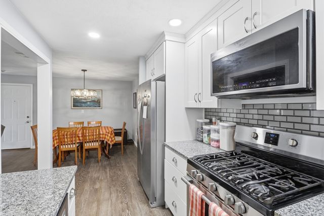 10 Village Ln 15, Tyngsborough, MA 01879