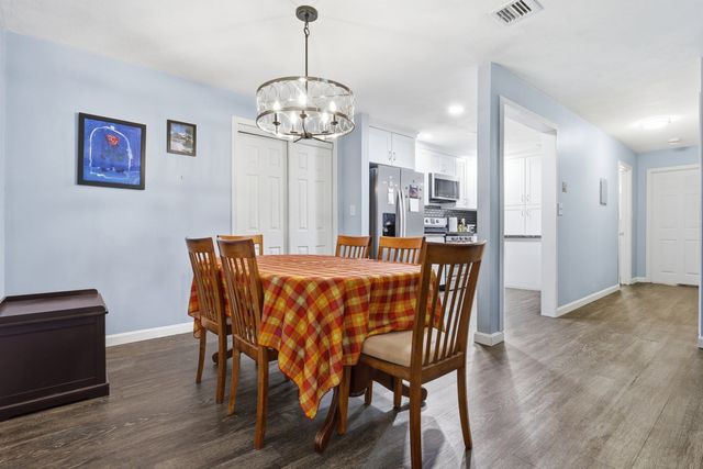 10 Village Ln 15, Tyngsborough, MA 01879