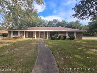 204 Lake Of Pines Drive, Jackson, MS 39206