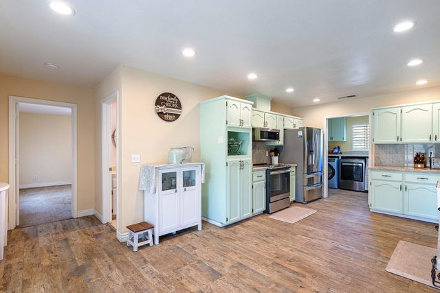 5741 Elwood Road, Sanger, CA 93657