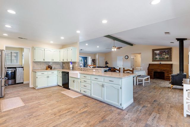 5741 Elwood Road, Sanger, CA 93657