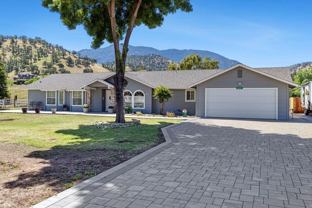 5741 Elwood Road, Sanger, CA 93657