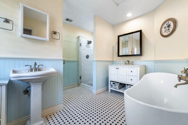 5741 Elwood Road, Sanger, CA 93657