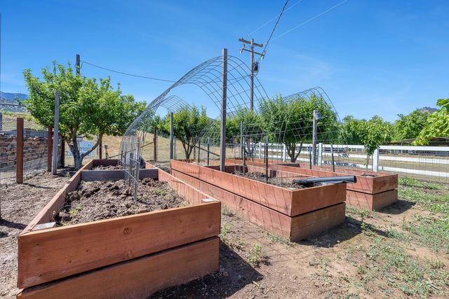 5741 Elwood Road, Sanger, CA 93657