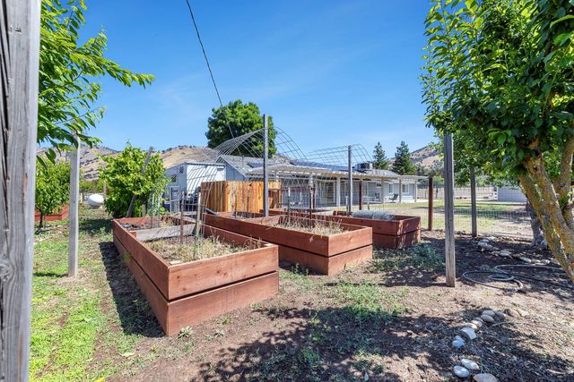 5741 Elwood Road, Sanger, CA 93657