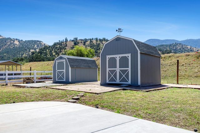 5741 Elwood Road, Sanger, CA 93657