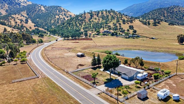5741 Elwood Road, Sanger, CA 93657