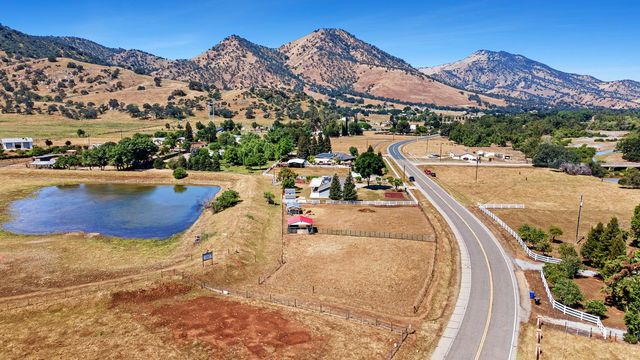 5741 Elwood Road, Sanger, CA 93657