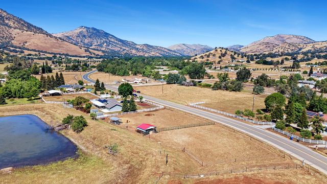 5741 Elwood Road, Sanger, CA 93657