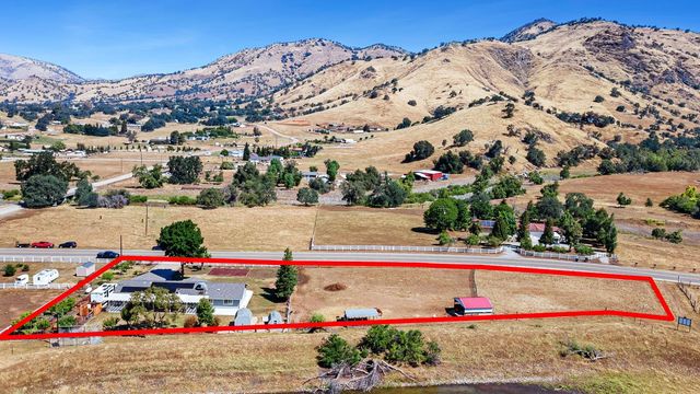5741 Elwood Road, Sanger, CA 93657