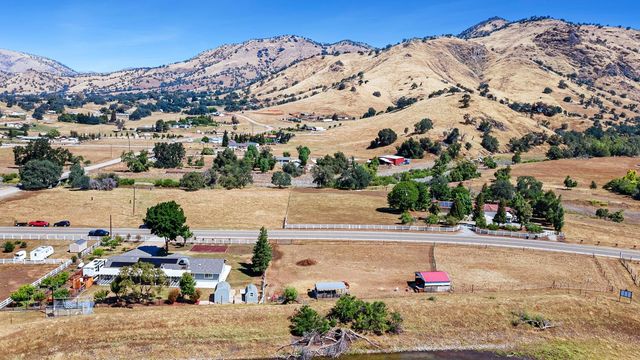 5741 Elwood Road, Sanger, CA 93657