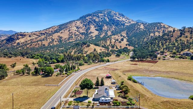 5741 Elwood Road, Sanger, CA 93657