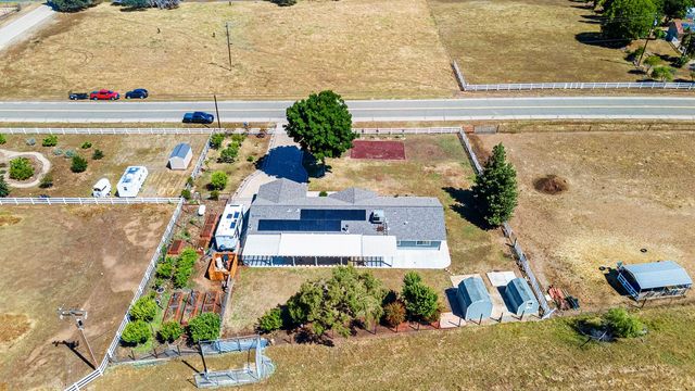 5741 Elwood Road, Sanger, CA 93657