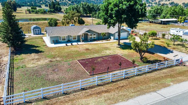 5741 Elwood Road, Sanger, CA 93657