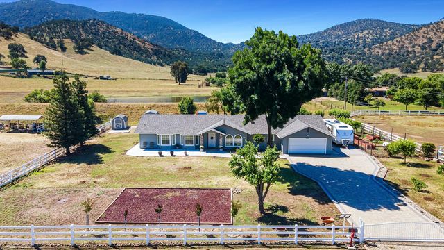 5741 Elwood Road, Sanger, CA 93657
