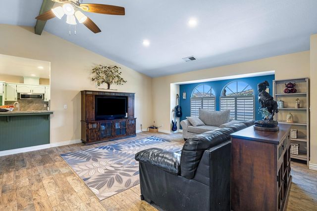 5741 Elwood Road, Sanger, CA 93657