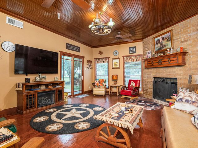 1065 Private Road 7041, Elgin, TX 78621