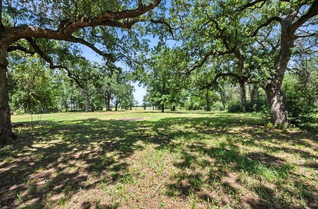 1065 Private Road 7041, Elgin, TX 78621