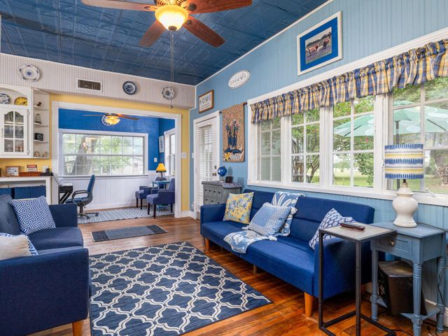 1065 Private Road 7041, Elgin, TX 78621