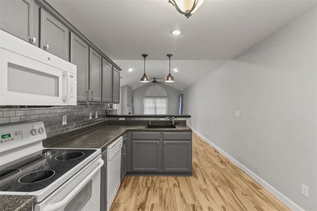 6014 Kensington Court 15C, Lee's Summit, MO 64064