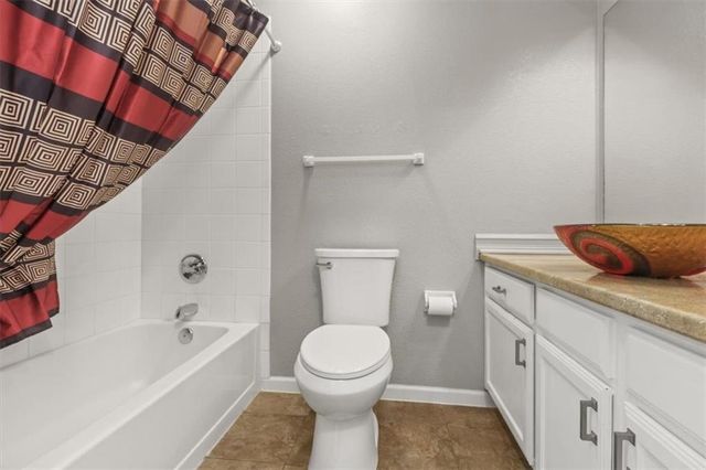 6014 Kensington Court 15C, Lee's Summit, MO 64064