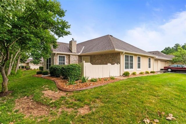 6014 Kensington Court 15C, Lee's Summit, MO 64064