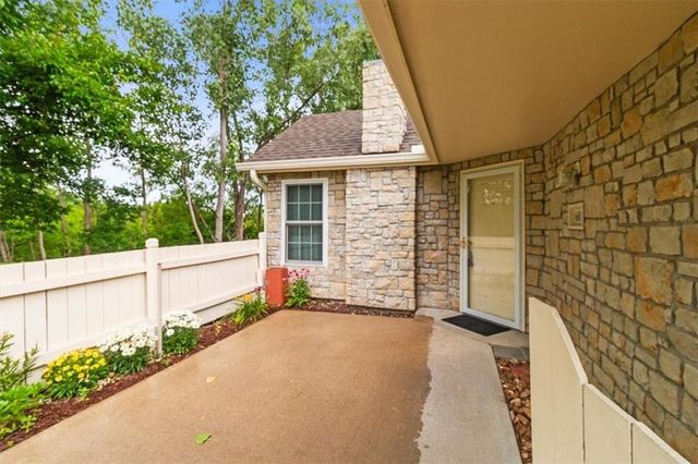 6014 Kensington Court 15C, Lee's Summit, MO 64064