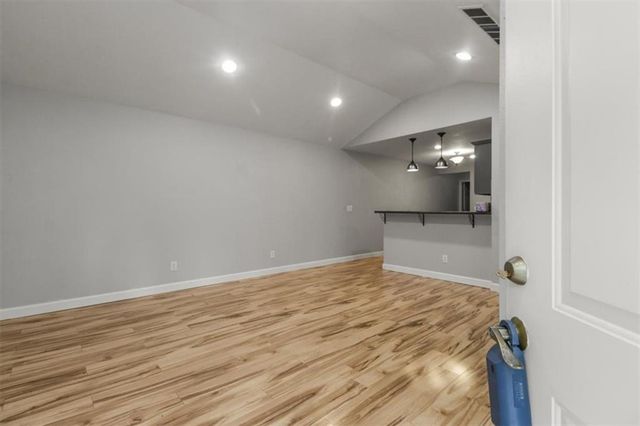 6014 Kensington Court 15C, Lee's Summit, MO 64064