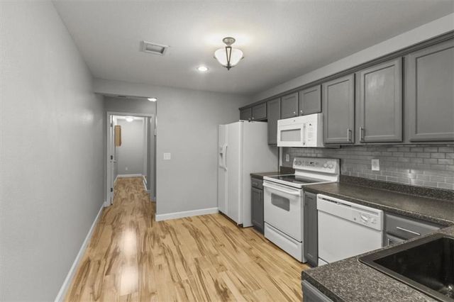 6014 Kensington Court 15C, Lee's Summit, MO 64064