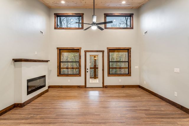 307 Ross Road, Mineral Bluff, GA 30559