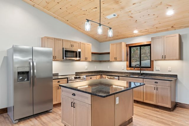 307 Ross Road, Mineral Bluff, GA 30559