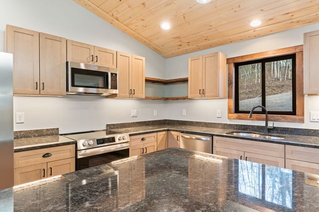 307 Ross Road, Mineral Bluff, GA 30559