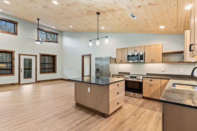 307 Ross Road, Mineral Bluff, GA 30559