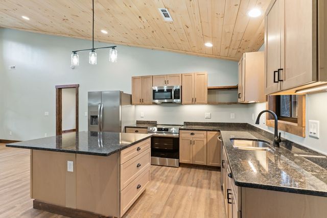 307 Ross Road, Mineral Bluff, GA 30559