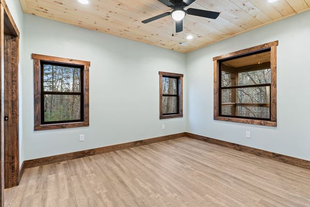 307 Ross Road, Mineral Bluff, GA 30559