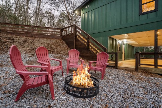 307 Ross Road, Mineral Bluff, GA 30559