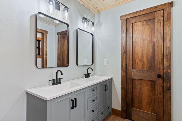 307 Ross Road, Mineral Bluff, GA 30559