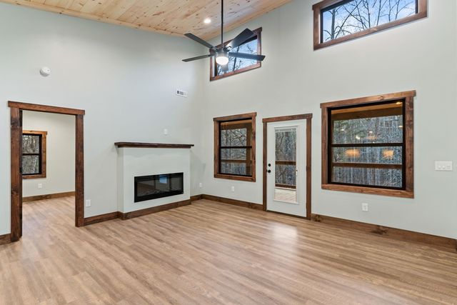 307 Ross Road, Mineral Bluff, GA 30559