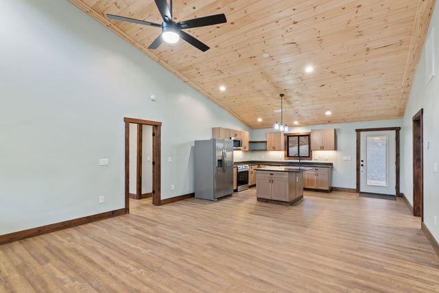 307 Ross Road, Mineral Bluff, GA 30559