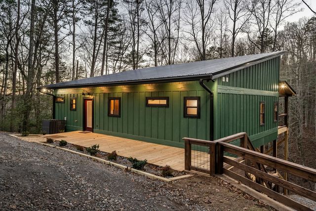 307 Ross Road, Mineral Bluff, GA 30559