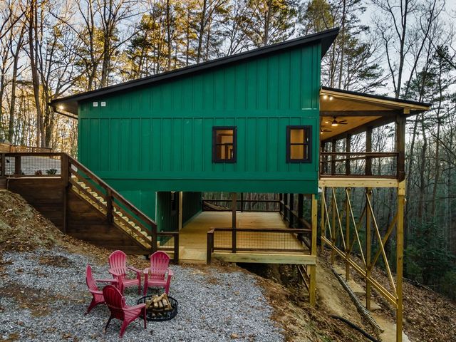 307 Ross Road, Mineral Bluff, GA 30559