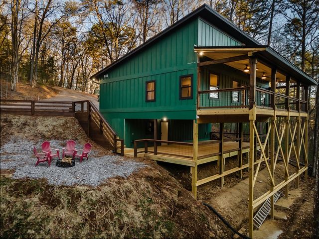 307 Ross Road, Mineral Bluff, GA 30559