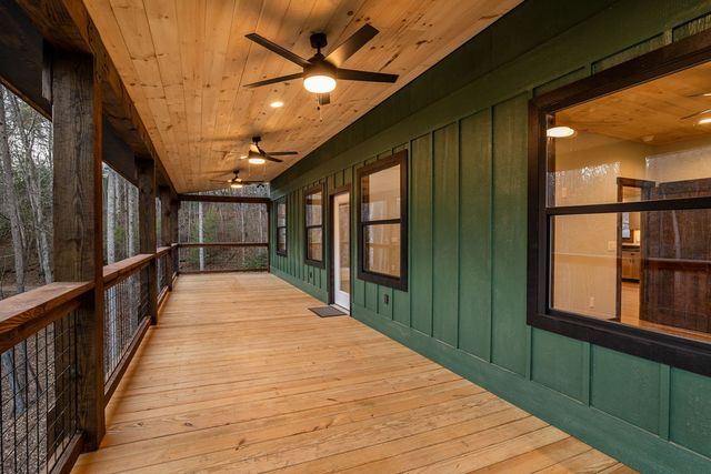 307 Ross Road, Mineral Bluff, GA 30559