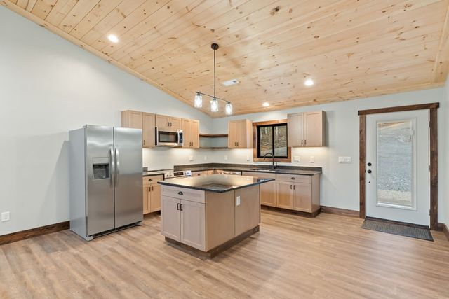 307 Ross Road, Mineral Bluff, GA 30559